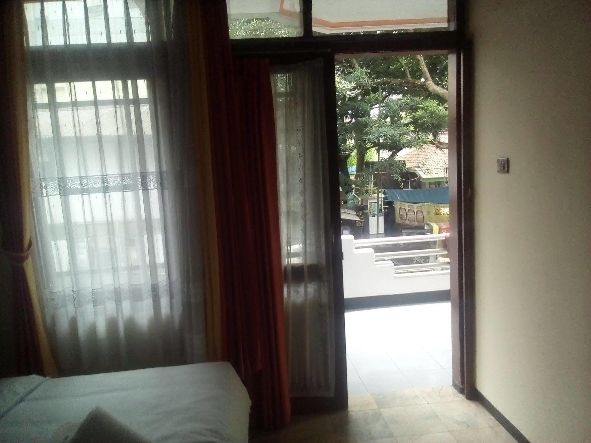 Simply Homy Guest House Pasteur Бандунг Екстериор снимка